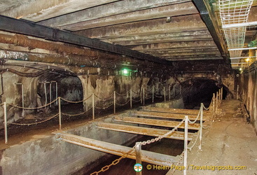 Tunnels and canals in the Paris sewers